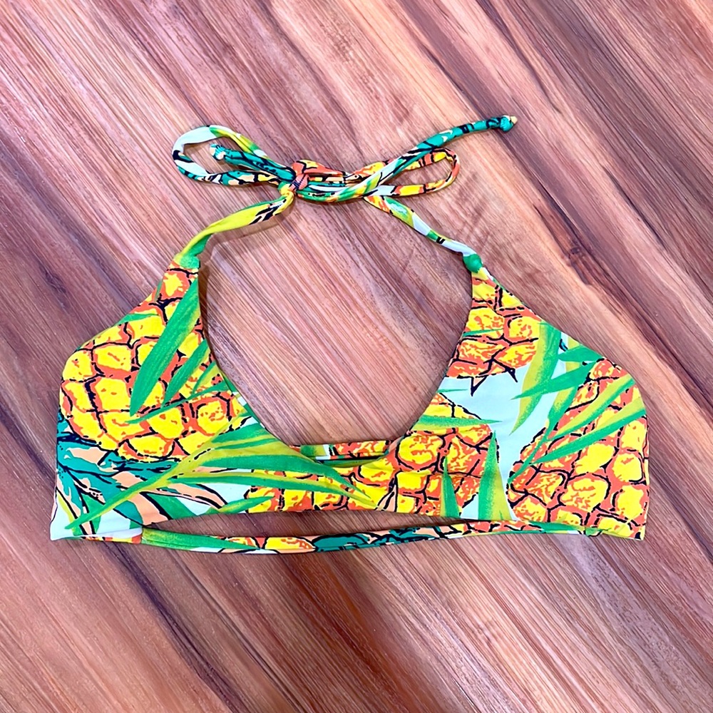 Midori bikini top.